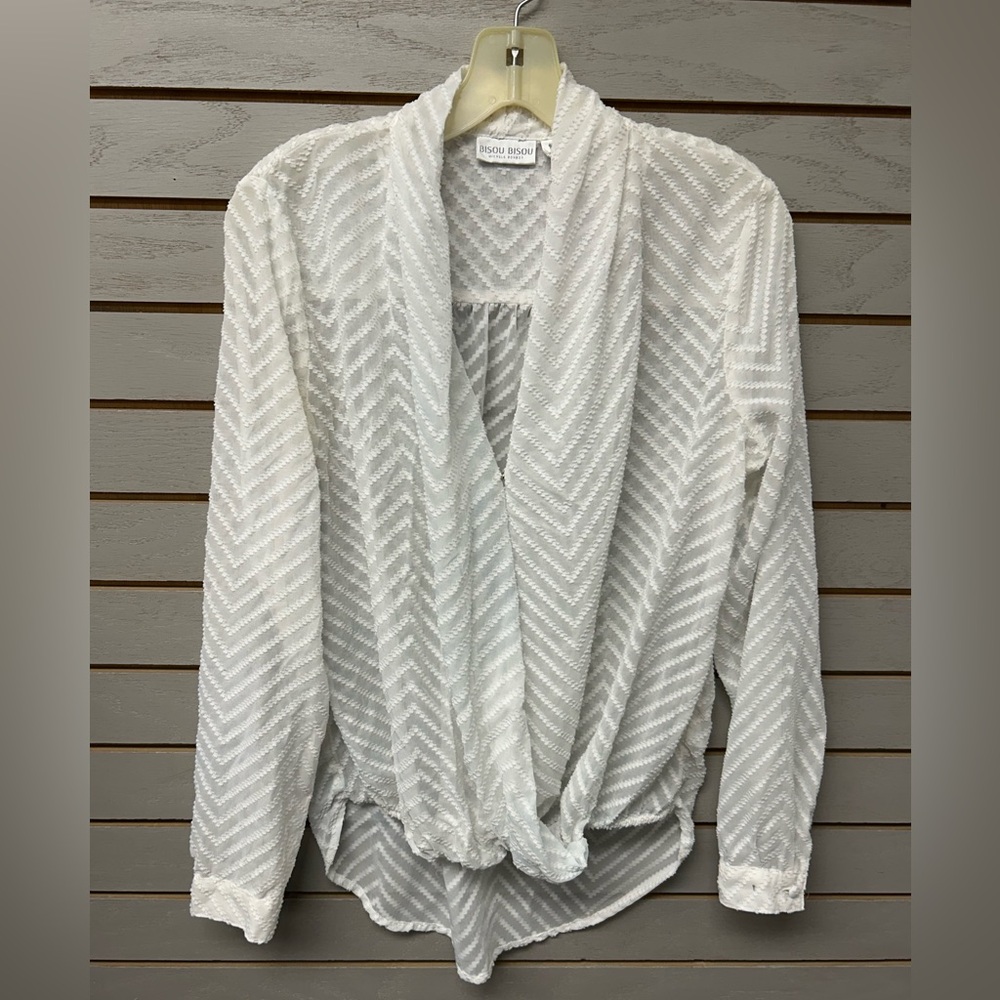 Bisou Bisou White Chevron-Textured Wrap Blouse